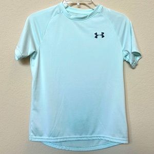 Boys light blue Under Armour heat gear shirt in youth extra large